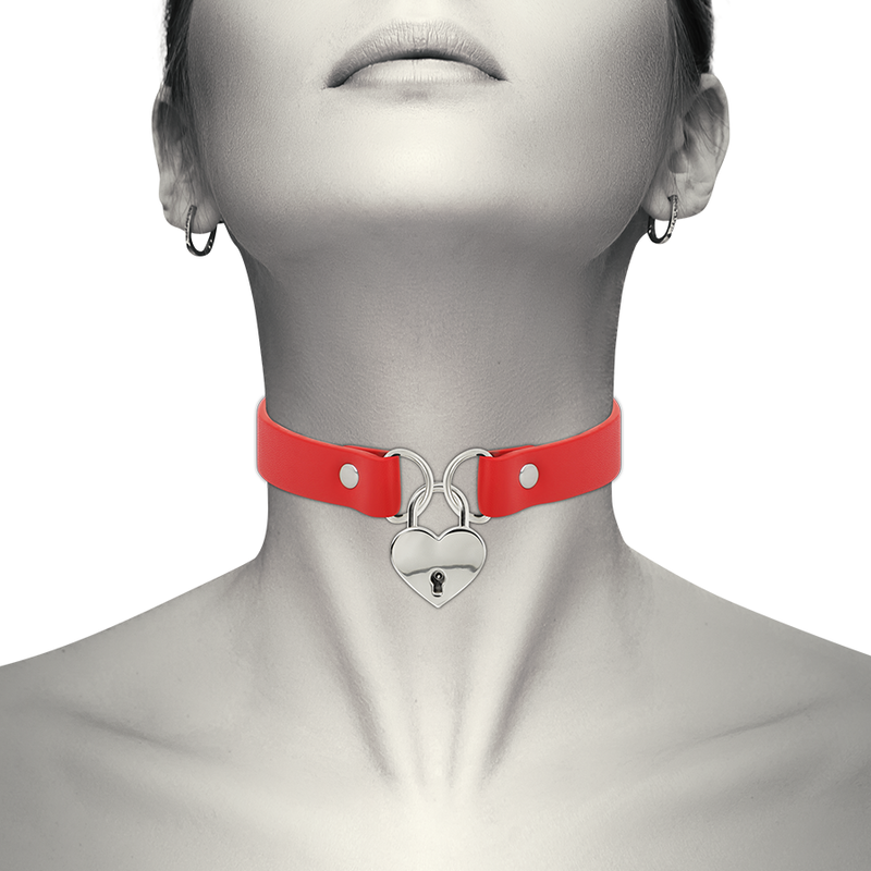 COQUETTE CHIC DESIRE - ROTE HALSKETTE AUS VEGANEM LEDER MIT HERZ-ACCESSOIRE MIT SCHLÜSSEL – Bild 2