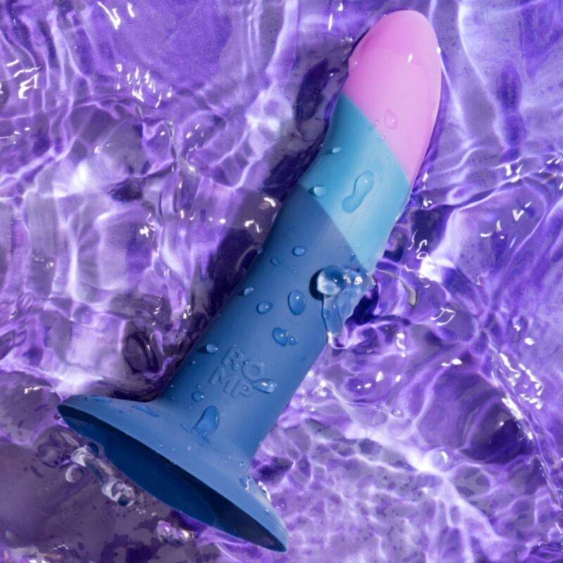 ROMP - DILDO IN SILICONE PICCOLO CON VENTOSA TRICOLORE 14 CM - immagine 4