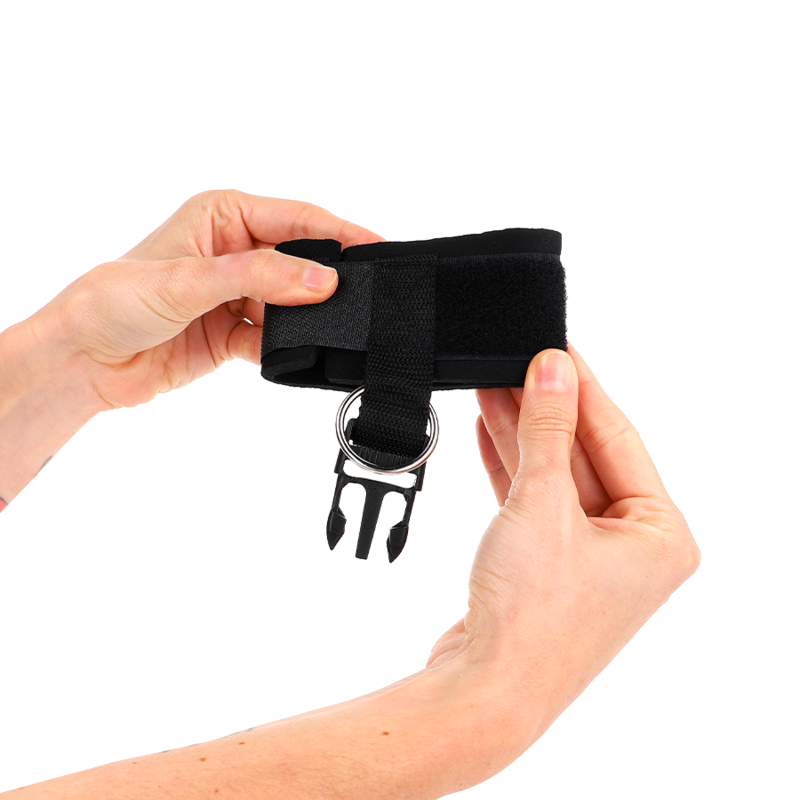 KINK - MUÑEQUERAS NEOPRENO CON CIERRE DE GANCHO NEGRO AJUSTABLE 22-34 CM - Imagen 3